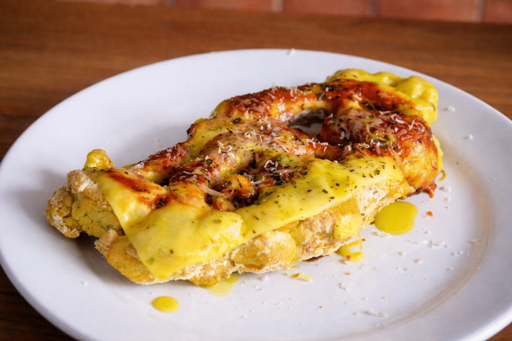 bife-de-couve-flor-a-parmegiana-1024x683 Couve-Flor à Parmegiana: Receita Fácil e Deliciosa no Forno