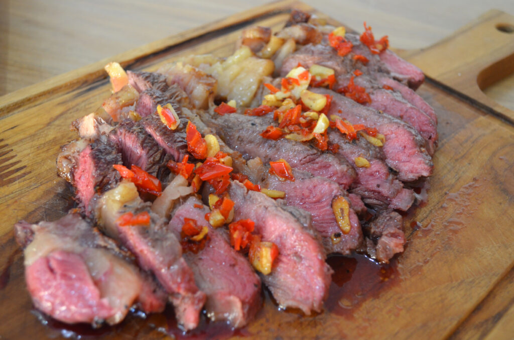 chorizo-com-manteiga-de-pimenta-2-1024x678 Bife de Chorizo na Grelha com Manteiga de Pimenta: Receita para Churrasco Perfeito