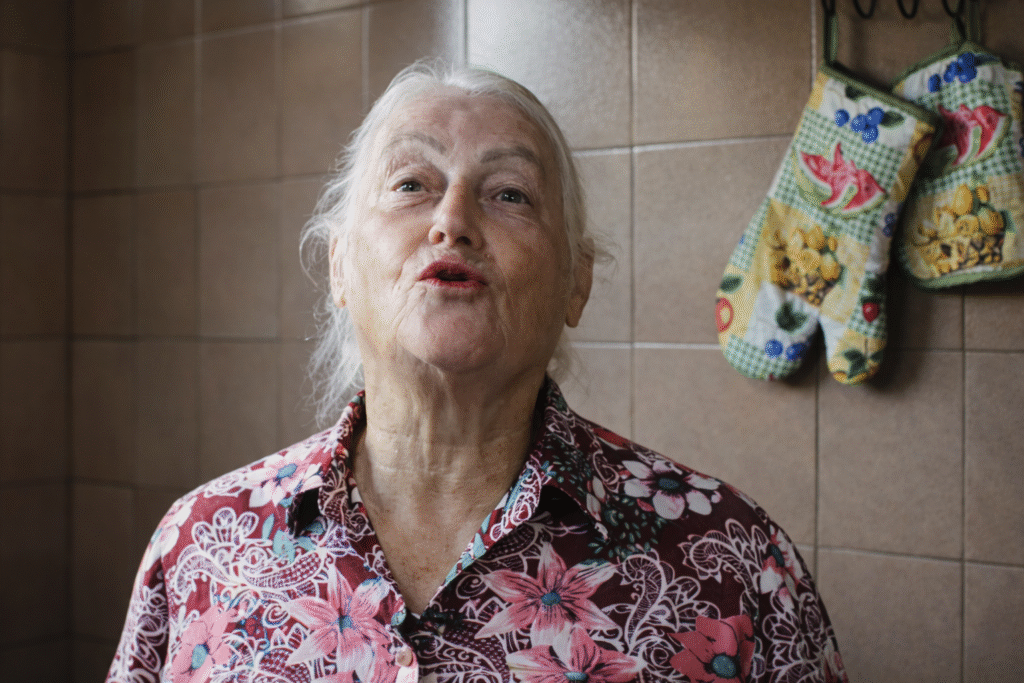 Neisinha-ensinando-a-fazer-o-sorvetao-caseiro-1024x683 Receita de Sorvetão Caseiro Delicioso e Fácil de Fazer