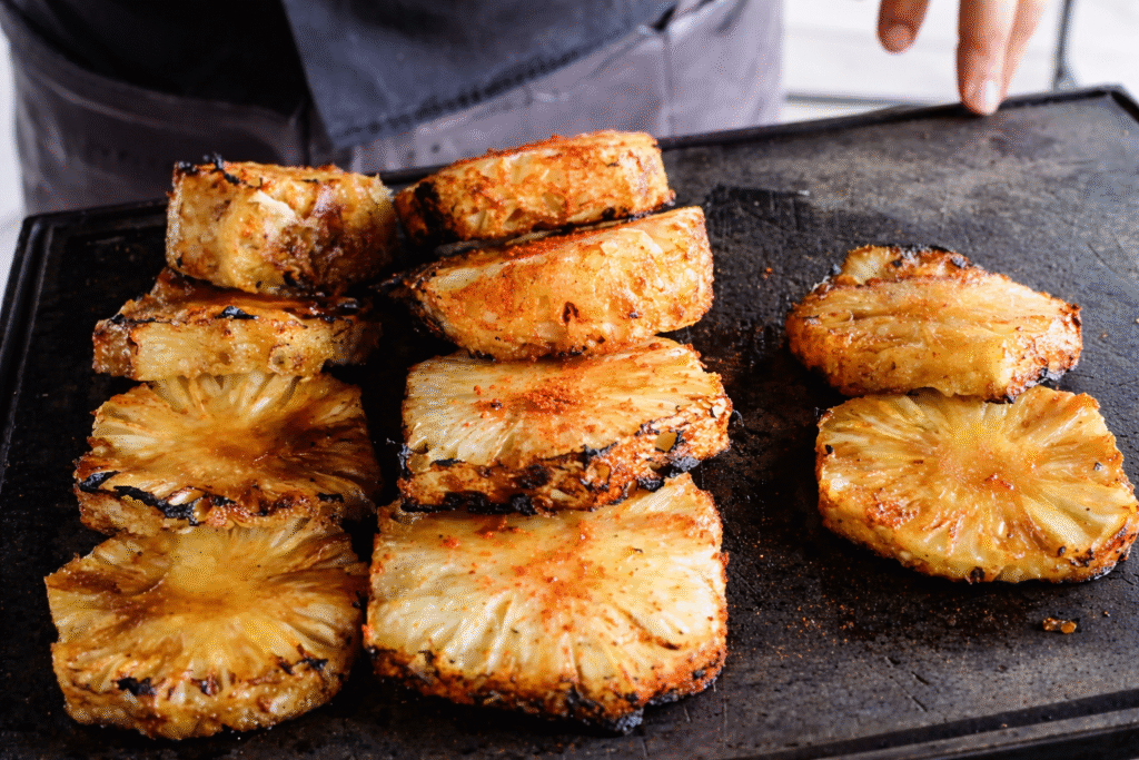 abacaxi-grelhado-na-versao-doce-e-na-versao-salgada-com-dry-rub-1024x683 Abacaxi Grelhado na Parrilla com Dry Rub e Açúcar Mascavo