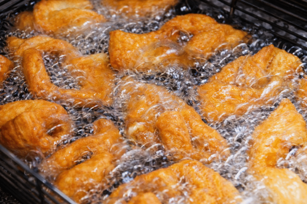 cavaquinho-fritando-em-imersao-1024x683 Receita de Cavaquinho de Nata: Sabor Caseiro