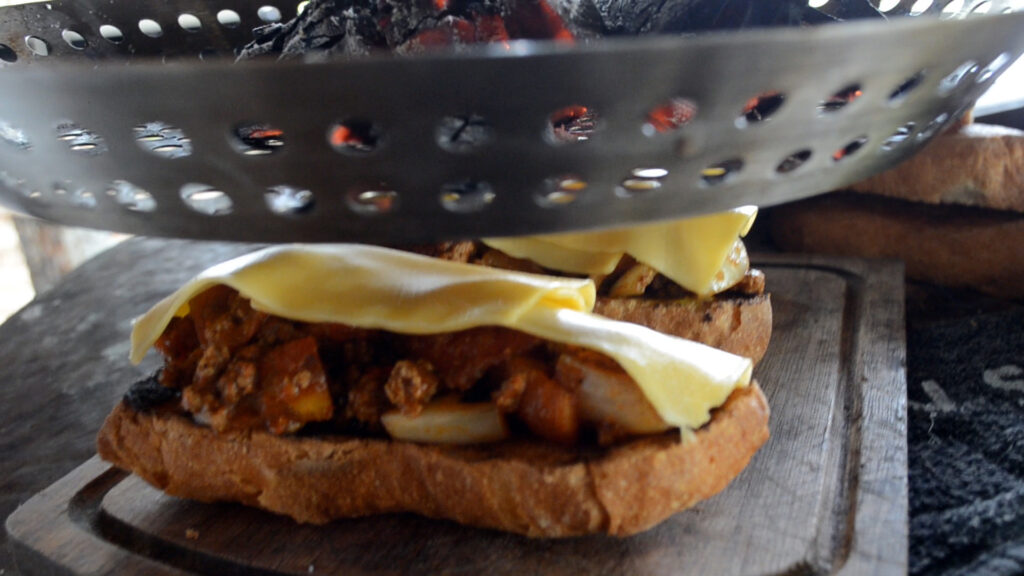 chilli-de-carne-na-parrilla-1024x576 Chile de Carne com Sanduíche na Parrilla