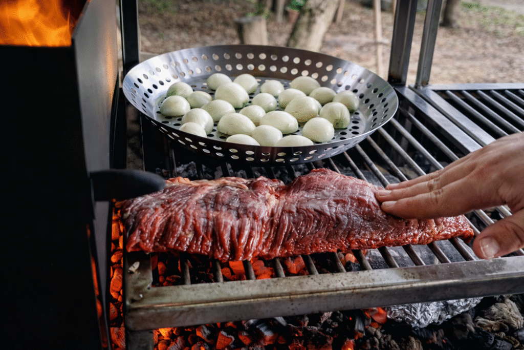 fraldinha-com-cebolas-na-parrilla-1024x683 Fraldinha com Cebola Caramelizada na Rapadura