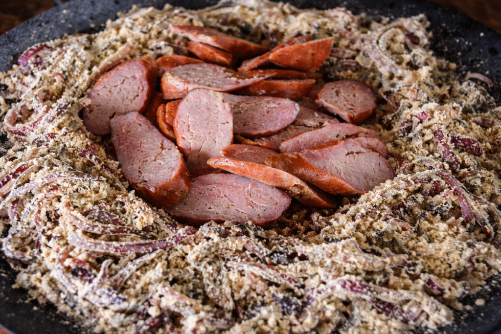 linguica-assada-com-farofa-de-cebola-1-1024x683 Linguiça no Varal com Farofa de Cebola