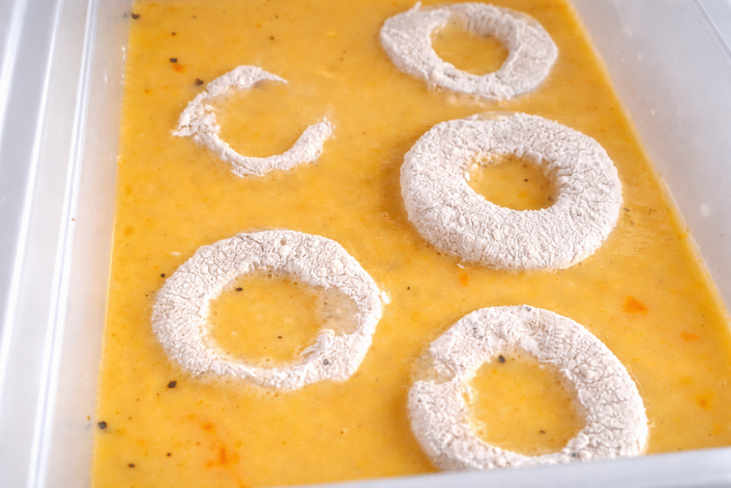 lulas-na-mistura-de-ovos-para-empanamento-1024x683 Receita de Lula à Milanesa Crocante e Suculenta