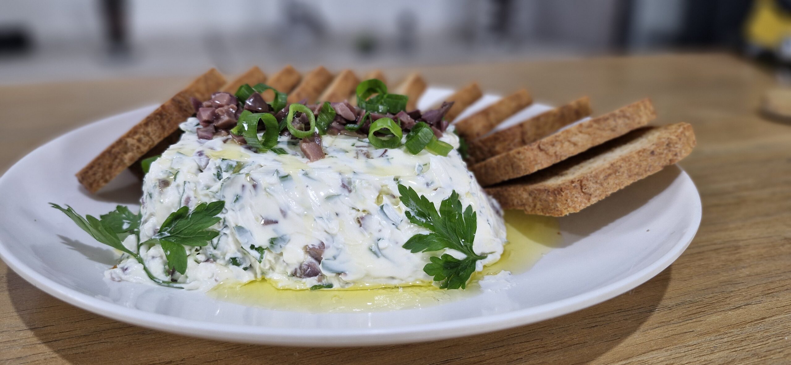 entradinha de pate de azeitonas com cream chease