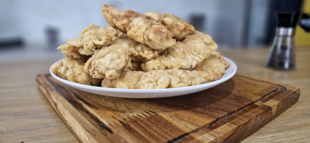 frango-frito-estilo-KFC-em-casa-2-1024x473 Frango Empanado Crocante: Sabor e Textura em Cada Mordida