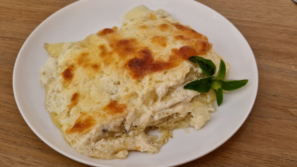 como-fazer-gratinado-de-batatas-3-1024x576 Gratinado de Batatas com Queijo: Fácil e Irresistível