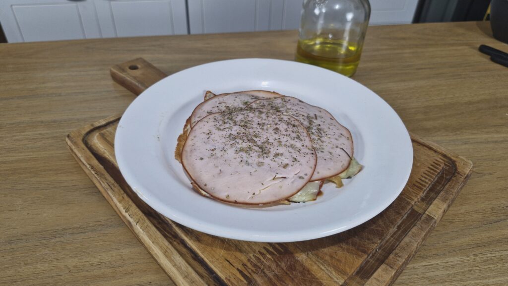 pizza-low-carb-de-peito-de-peru-2-1024x577 Pizza Low Carb na Frigideira: Sabor e Leveza em Minutos