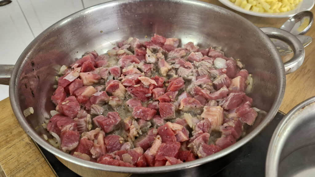 20250825_103208-1024x577 Picadinho de Carne: Receita Clássica e Saborosa