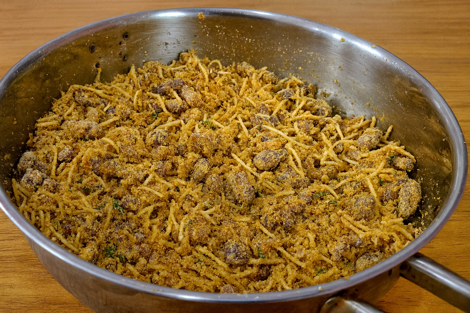 Farofa crocante feita com a cabeça da fraldinha e batata palha