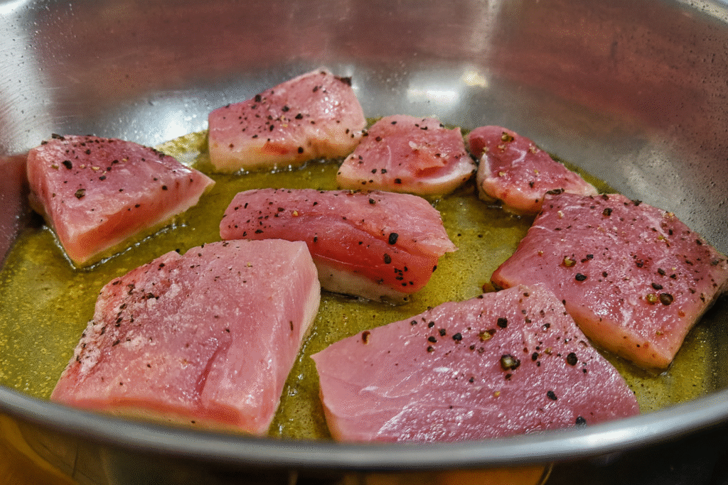 olhete-grelhado-com-salsa-de-manga-2-1024x683 Receita de Salmão Grelhado com Salsa de Manga: Sabor e Elegância na Frigideira
