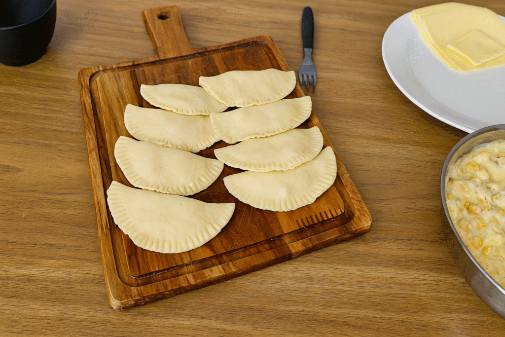 pastel-de-milho-com-recheio-cremoso-2-1024x683 Pastel de Milho com Queijo — Cremoso e Dourado
