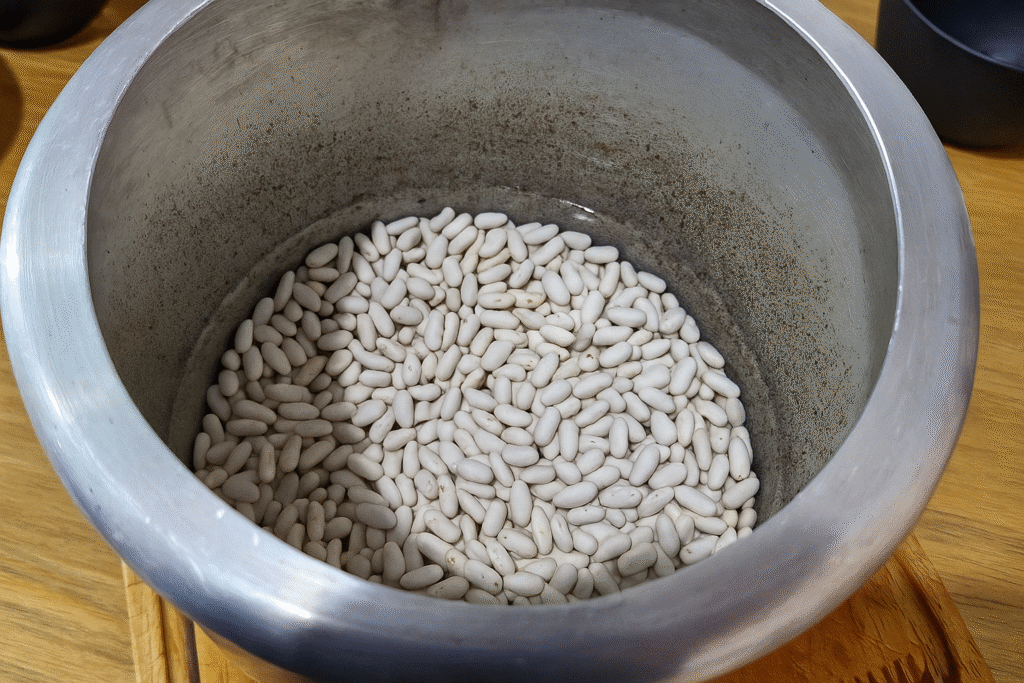 feijao-com-cebolas-caramelizadas-4-1024x683 Feijão Branco Cremoso com Cebolas Caramelizadas – Receita Vegana no Estilo Francês