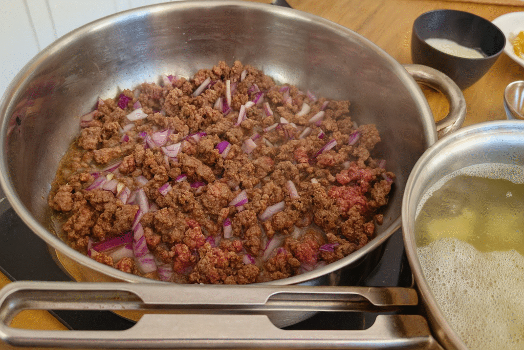 receita-de-macarrao-cremoso-e-facil-do-chef-pv-show-4-1024x683 Macarrão Cremoso com Carne Moída e Batatas