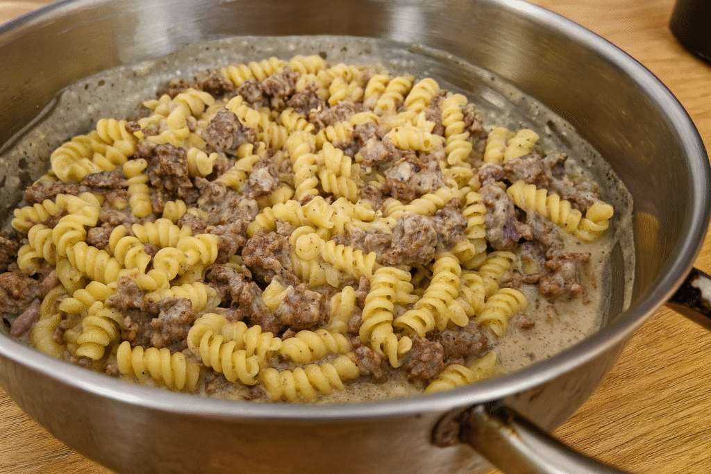 receita-de-macarrao-cremoso-e-facil-do-chef-pv-show-5-1024x683 Macarrão Cremoso com Carne Moída e Batatas