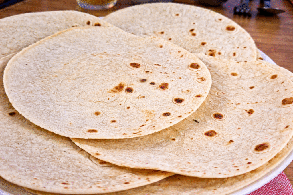 tortilhas-para-lanche-rapido-com-carne-1024x683 Tortilha Crocante de Forno: Lanche Rápido, Prático e Perfeito para Dias Corridos