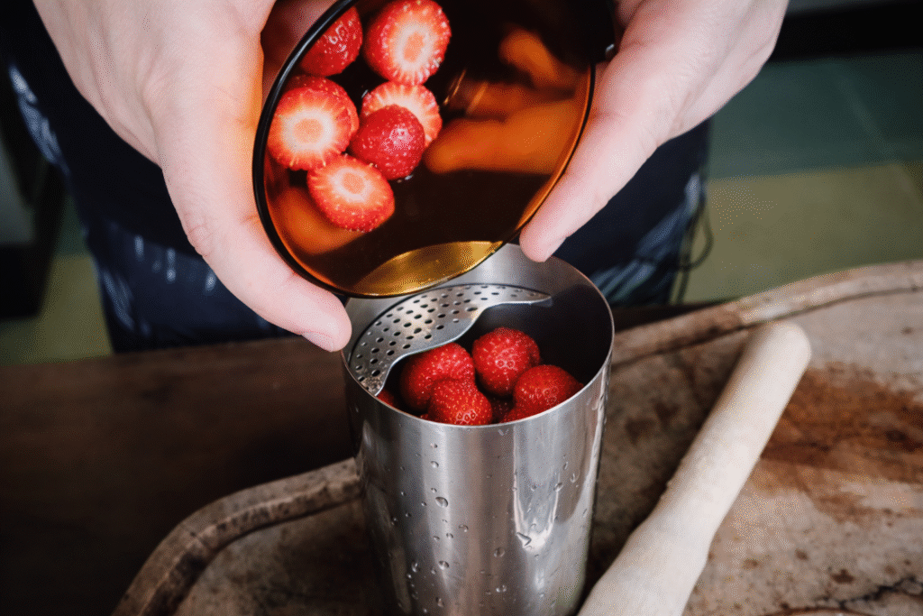 ChatGPT-Image-19-de-fev.-de-2026-19_18_32-1024x683 Caipirinha de Morango com Cachaça: Clássica, Fácil e Brasileira