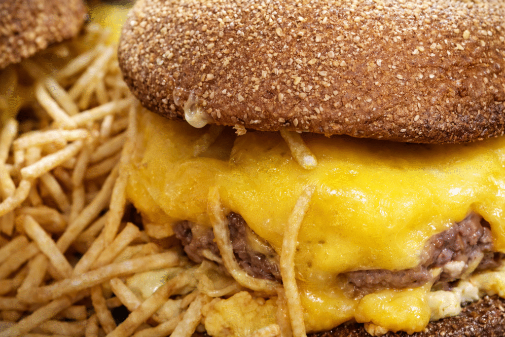 ChatGPT-Image-5-de-fev.-de-2026-18_10_26-1-1024x683 Hambúrguer Crocante no Pão Australiano com Maionese Especial