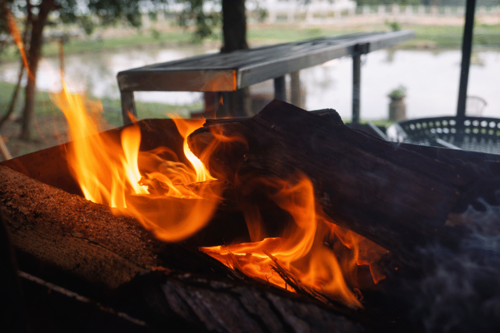 a-firebox-serve-para-criar-brasa-sempre-viva-e-alimentar-sua-churrasqueira-1024x683 PARRILLA: TUDO QUE VOCÊ PRECISA SABER | sobre o equipamento