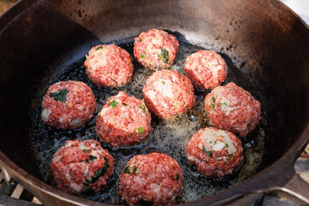 almondegas-ao-molho-do-chef-pv-show-4-1024x683 Almôndega com Molho de Tomate e Manjericão (Grelhada na Frigideira)