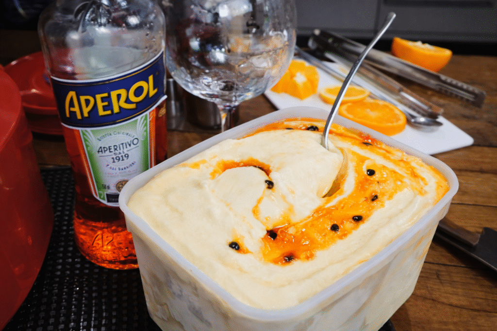 aperol-e-sorvete-podem-combinar-em-um-coquetel-bem-legal-1024x683 Frozen Aperol Spritz: Versão Gelada, Cremosa e Super Refrescante