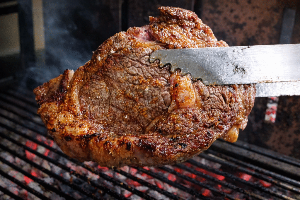 bife-ancho-lindo-feito-na-parrilla-1-1024x683 Bife Ancho na Parrilla com Pão de Alho de Alho Assado: Churrasco com Carne Marmorizada