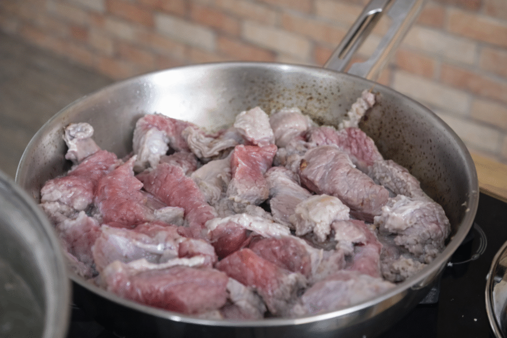 carne-refogada-para-fazer-burrito-1024x683 Burrito de carne com creme de cheddar e purê de batatas