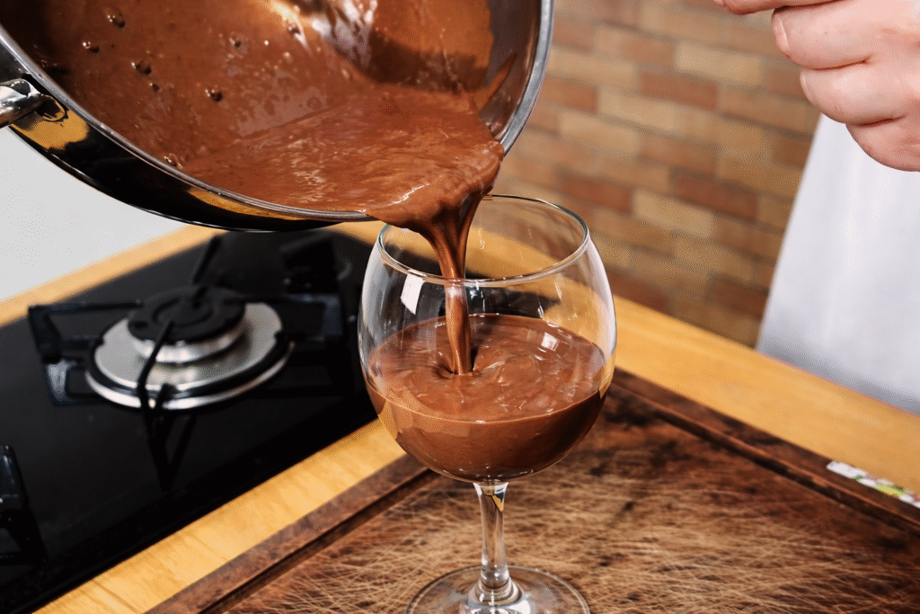 chef-pv-show-servinco-o-seu-chocolate-quente-cremoso-1024x683 Chocolate quente cremoso com cacau 100%: receita rápida com dicas de textura