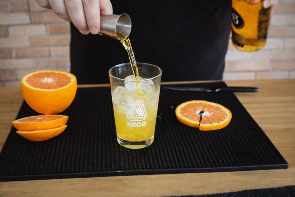 coquetel-laranja-mecanica-1-1024x683 Laranja Mecânica com Licor 43 e Cerveja IPA: Drink Fácil e Surpreendente