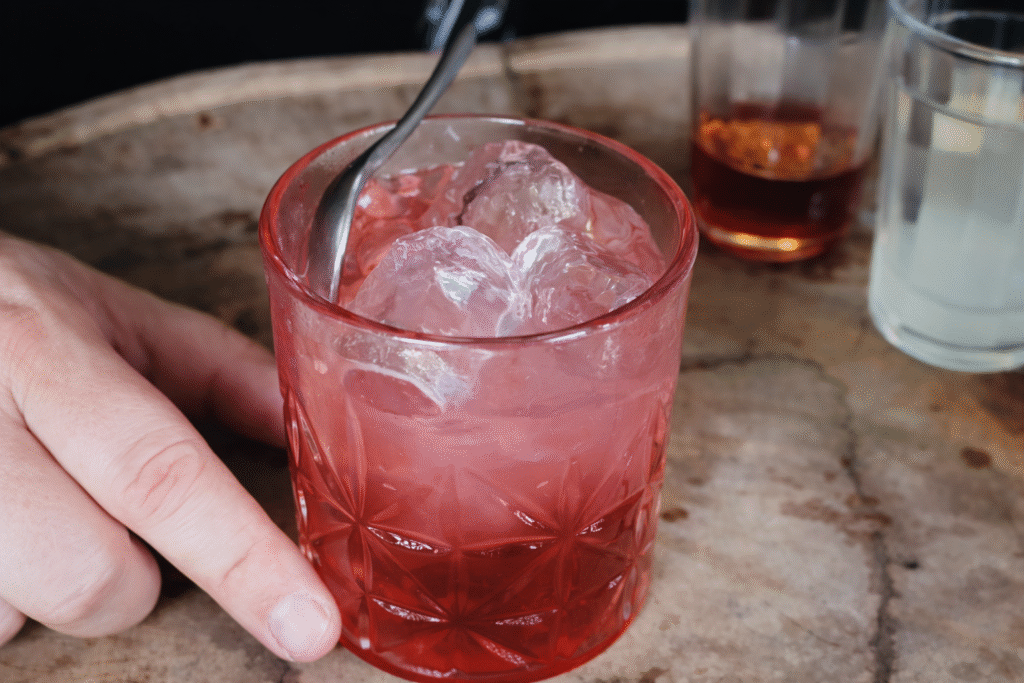 drink-bombeirinho-1-1024x683 Bombeirinho: O Drink Clássico Carioca dos Anos 80