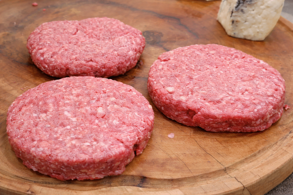 hamburguer-de-fraldinha-pronto-para-ir-a-chapa-1024x683 Hambúrguer de Fraldinha na Brasa com Molho de Gorgonzola e Pimentão Tostado