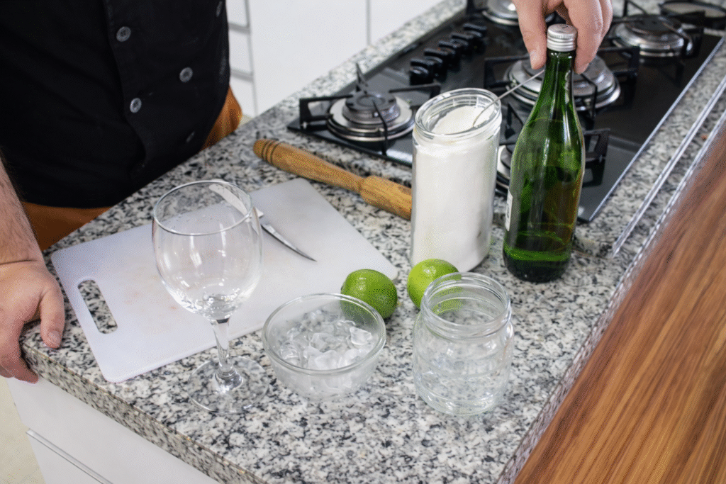 ingredientes-da-sakerinha-de-limao-1024x683 Sakerinha de Limão: Receita Simples, Refrescante e Perfeita para Seu Evento