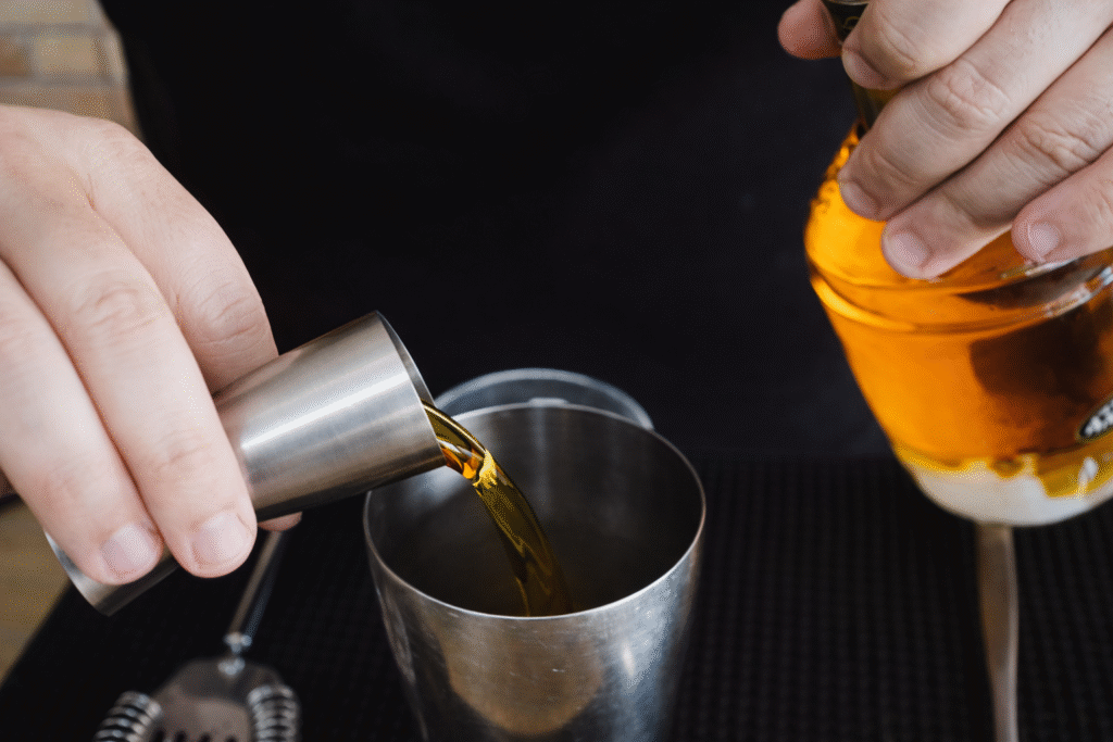 licor-de-cafe-e-um-dos-ingredientes-do-carajillo-1024x683 Carajillo com Licor 43: drink espanhol fácil com café