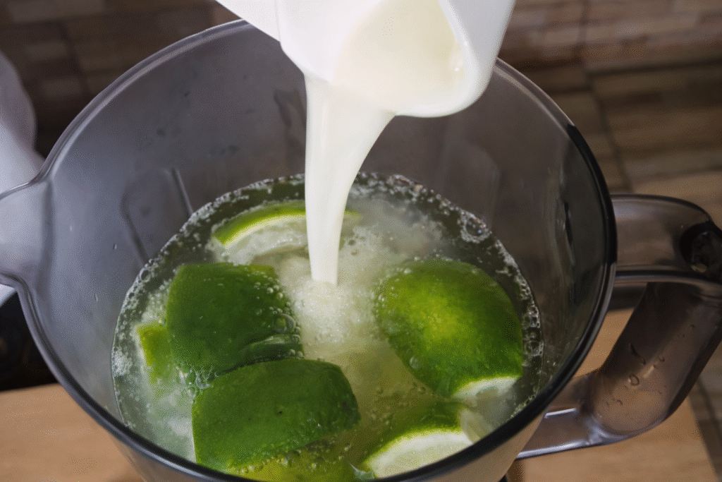 limonada-suica-com-leite-condensado-1024x683 Limonada suíça cremosa com água com gás e leite condensado