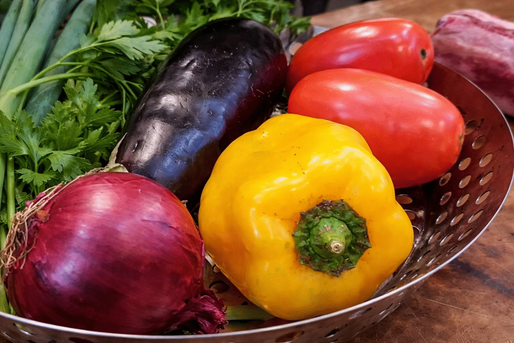 os-ingredientes-da-caponata-feita-na-parrilla-1024x683 Short Rib na Parrilla com Caponata na Brasa: Corte do Dianteiro Macio e Cheio de Sabor