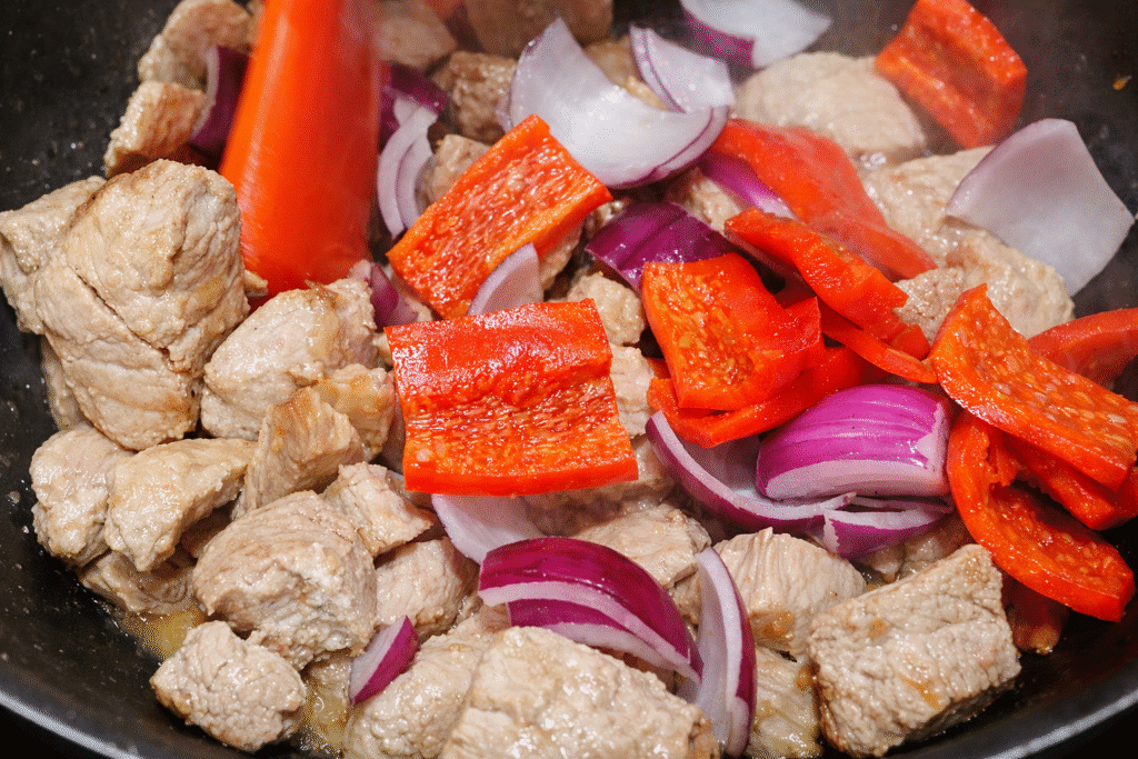 picadinho-suino-ao-estilo-oriental--1024x683 Picadinho de Pernil Suíno ao Estilo Oriental com Abacaxi