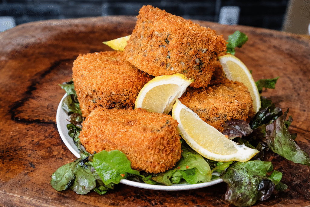 postas-de-tainha-fritas-com-casquinha-crocante-1-1-1024x683 Tainha Frita Empanada Crocante – Receita Fácil do Especial da Tainha