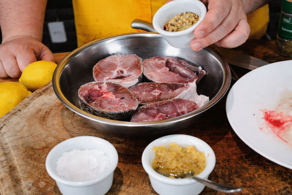 postas-de-tainha-temperadas-1024x683 Tainha Frita Empanada Crocante – Receita Fácil do Especial da Tainha