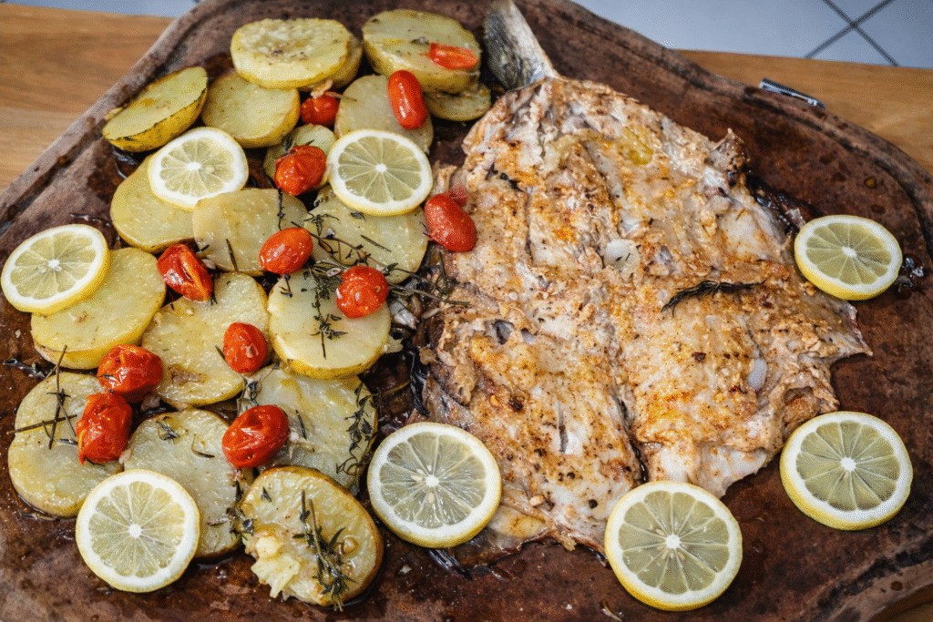 tainha-espalmada-feita-no-forno-2-1-1024x683 Tainha Espalmada com Batatas e Tomate Cereja no Forno