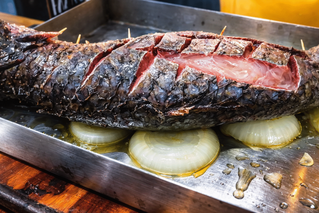 tainha-rechada-antes-de-ir-ao-forno-1024x683 Tainha Recheada com Farofa de Ova: Receita Tradicional Catarinense