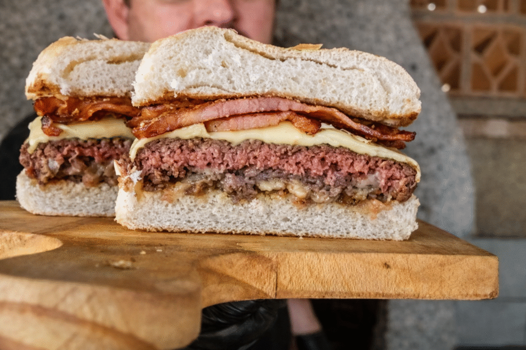 x-bacon-na-brasa-do-chef-pv-show-1-1-1024x683 X-Bacon na Brasa: Hambúrguer com Queijo, Bacon e Molho Honey Mustard