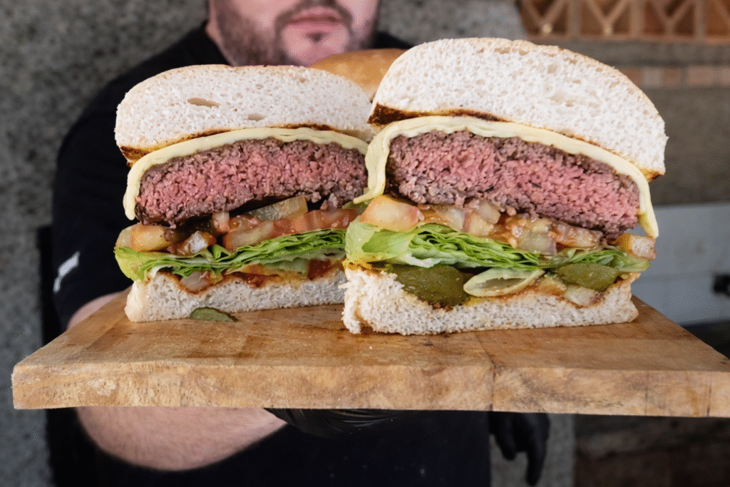 x-salada-na-churrasqueira-2-1-1024x683 Hambúrguer na Brasa (X-Salada de Churrasco)