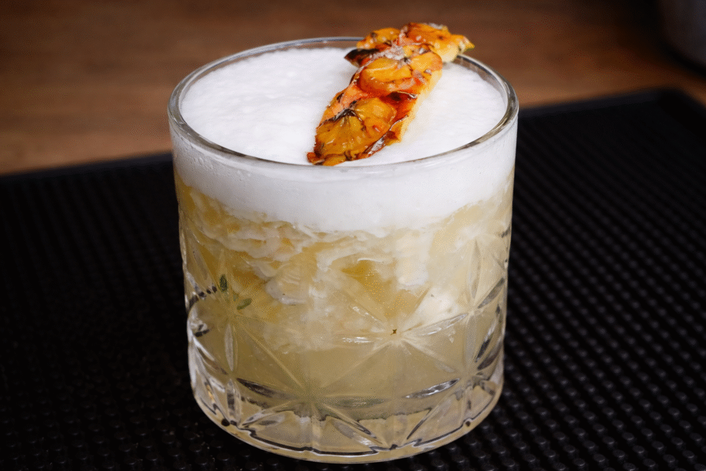 CAIPIVINHO-DE-ABACAXI-1024x683 Caipirinha de Vinho Branco com Abacaxi: drink refrescante e diferente