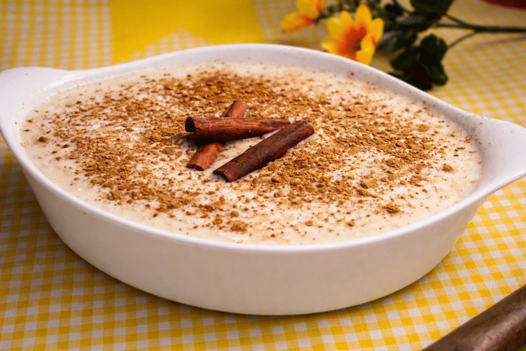 CANJICA-COM-CANELA-TIPICA-DE-FESTA-JUNINA-1-1024x683 Canjica Cremosa de Festa Junina: Receita Tradicional e Fácil