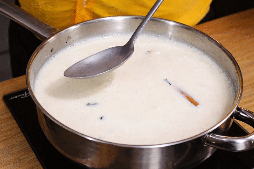 CANJICA-COM-SABOR-DO-LEITE-EM-EVIDENCIA-1024x683 Canjica Cremosa de Festa Junina: Receita Tradicional e Fácil