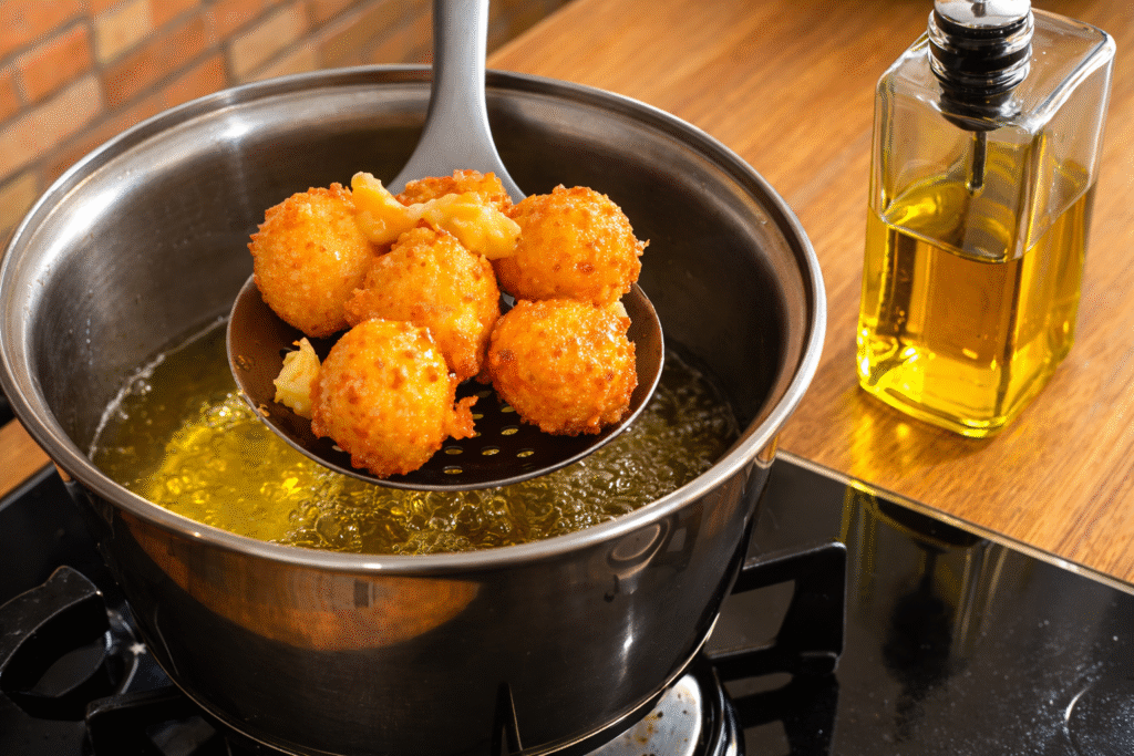 ChatGPT-Image-8-de-mar.-de-2026-14_37_15-1024x683 Bolinha de Queijo com 3 Ingredientes: crocante por fora e cremosa por dentro