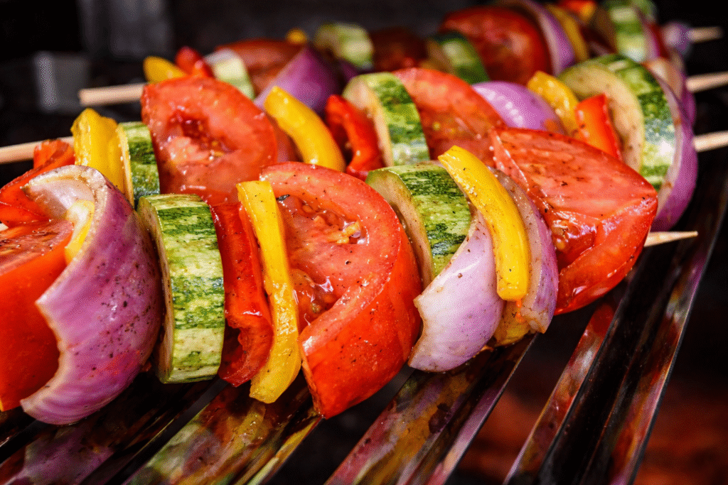 ESPETINHO-DE-LEGUMES-ASSADOS-1024x683 Espetinho de Legumes na Brasa: Receita Simples, Saborosa e Perfeita para o Churrasco