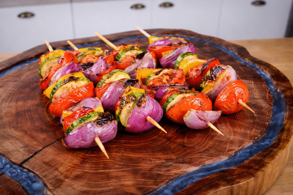 ESPETINHO-VEGETARIANO-NA-CHURRASQUEIRA-1-1024x683 Espetinho de Legumes na Brasa: Receita Simples, Saborosa e Perfeita para o Churrasco