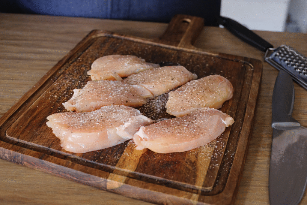 FRANGO-TEMPERADO-1024x683 Rolinho de Frango com Presunto, Mussarela e Molho Branco